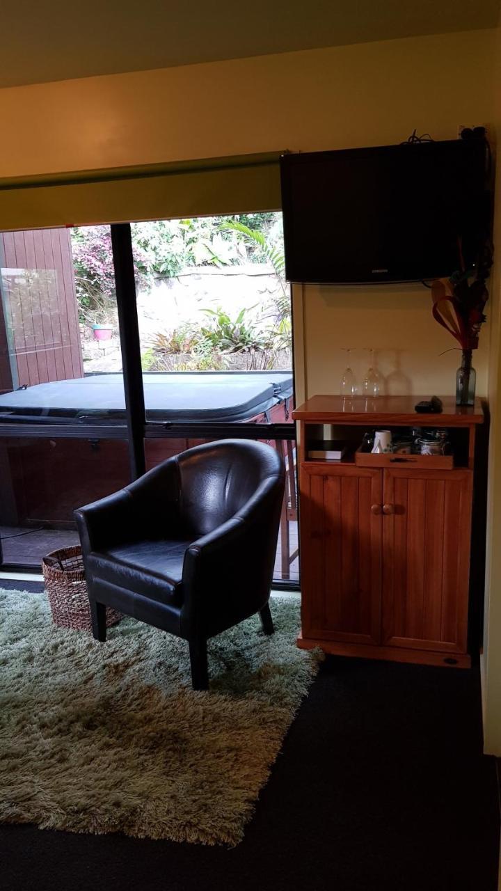 Pohutukawa Coast Bnb Te Puru Eksteriør billede